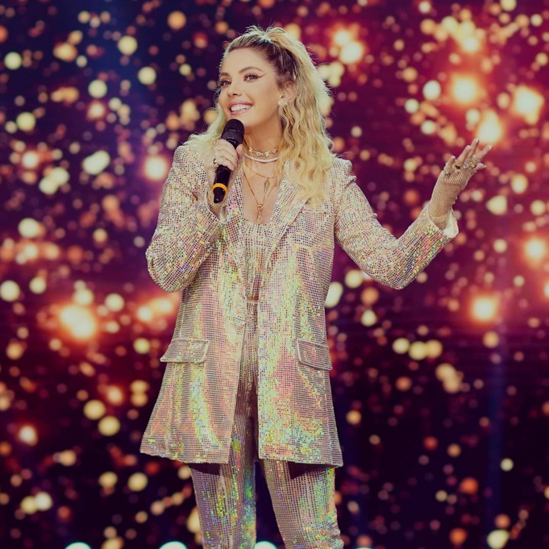 Ben taş değilim! Anıtkabir ziyaretinde gözyaşlarını tutamayan Eda Ece, gelen yorumlara tepki gösterdi 18